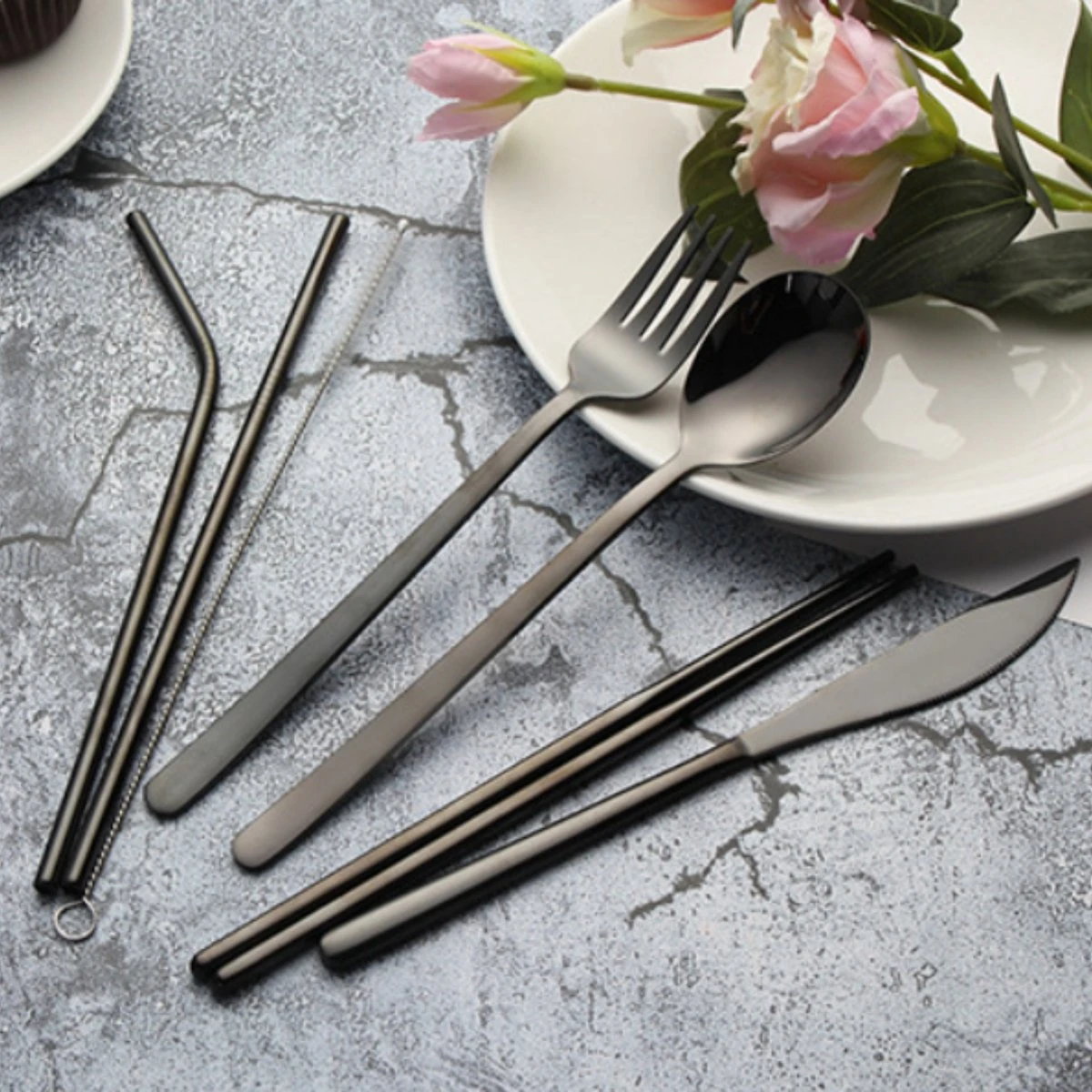 House Of Husk Reisbestek - Reis Bestekset - Chopsticks - Metalen Rietjes Met Borstel - Lepel - Vaatwasserbestendig - RVS - 7 Delig - Zwart - Afbeelding 5