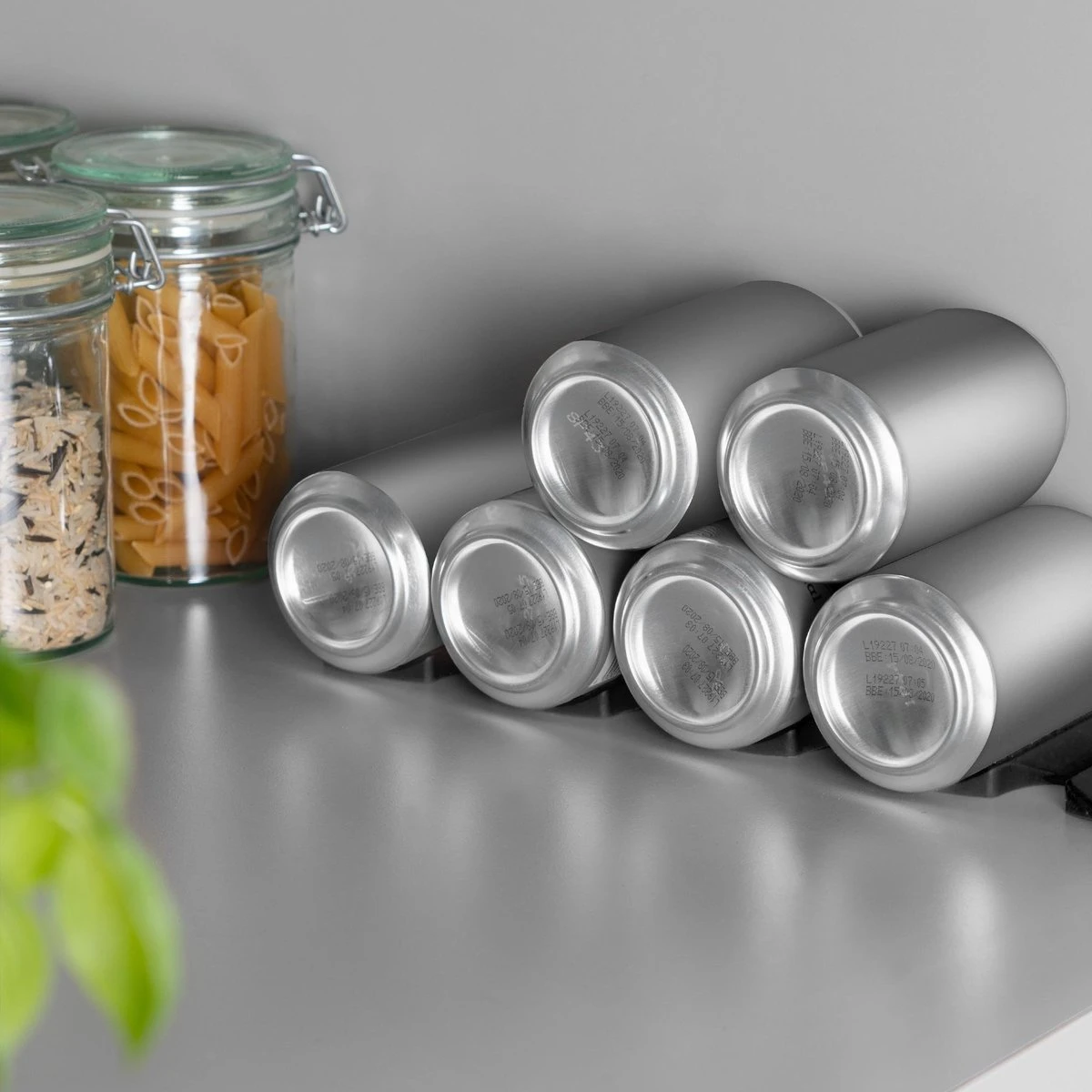 Kwmobile 1x Opvouwbare Houder Voor Flessen En Blikjes - Voor Koelkast En Voorraadkast - Siliconen Flessenhouder In Zwart - 31 X 9,5 X 1 Cm - Afbeelding 5